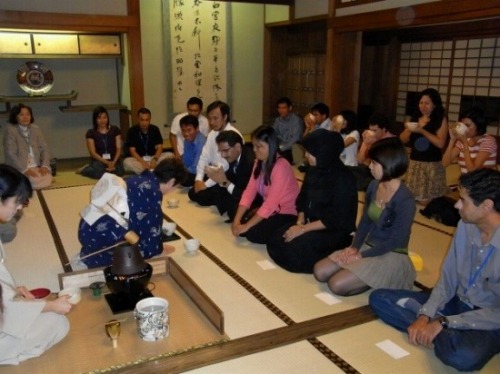At a dinner party at the Industry Club of West Japan: 